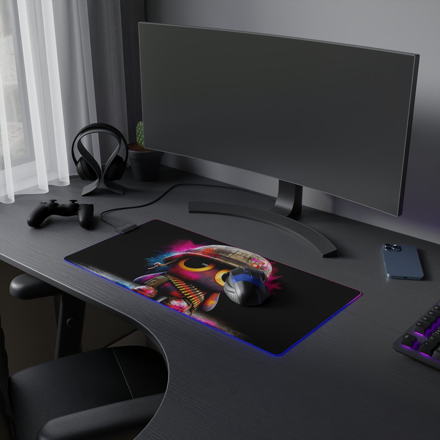 LED Tapis de Souris Gaming — Chibi Soldat Funky : Ammunition, Casque et Yeux Géants Creepy Cute